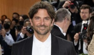 Bradley Cooper en couple avec Huma Abedin : « Il est fasciné par elle »