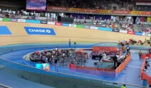 Jeux du Commonwealth - Birmingham 2022 - La spectaculaire chute sur la piste de Matt Walls qui a atterri dans le public avec son vélo !