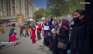 Afghanistan : un an après l'arrivée des talibans, les femmes disparaissent de nouveau