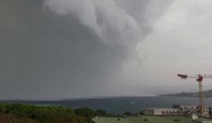 Cet énorme nuage est apparu quelques instants avant les terribles orages qui ont frappé la Corse