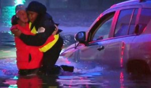 « J’ai cru que j’allais mourir » : des voitures englouties par des pluies torrentielles au Texas
