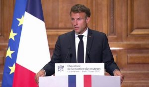 Emmanuel Macron annonce la création d'un "fonds d'innovation pédagogique" de 500 millions d'euros