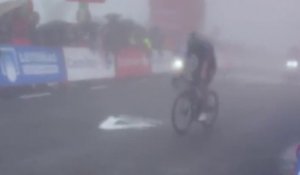 Tour d'Espagne 2022 - Jay Vine la 6e étape dans le brouillard et sous la pluie ! Remco Evenepoel nouveau maillot rouge de leader !