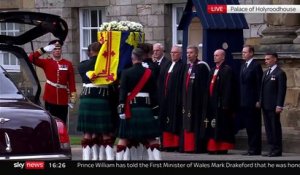 Le cercueil d'Elizabeth II est à Edimbourg où le public pourra rendre un premier hommage à la monarque après un voyage de près de 300 km à travers l'Ecosse