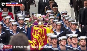 142 marins accompagnent le cercueil d'Elizabeth II vers l'abbaye de Westminster