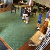 Lui il a raté sa carrière de footballeur... Dommage