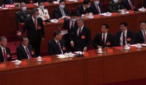 Chine : l'ancien président Hu Jintao escorté manu militari hors du Congrès du PCC