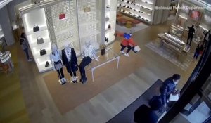 Un voleur s'assomme contre une vitrine en voulant fuir une boutique Louis Vuitton