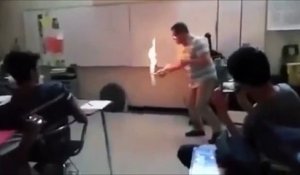 Quand ton prof met le feu au sol de la classe... Oups