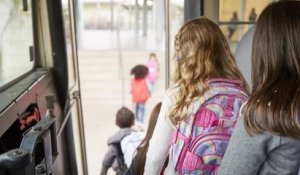 Une pétition est en ligne pour soutenir le chauffeur de bus licencié pour avoir déposé une élève devant chez elle