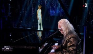 Michel Polnareff chante "Lettre à France" avec un hologramme de lui-même