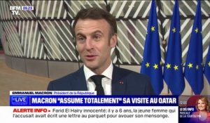 Emmanuel Macron "assume totalement" son déplacement au Qatar