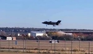 Regardez les images spectaculaires d'un avion de chasse F-35 qui se crash à l’atterrissage sur la base aérienne de Fort Worth au Texas