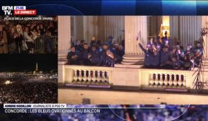Les Bleus lancent un clapping avec les supporters réunis sur la place de la Concorde