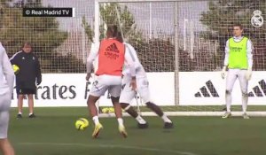 Real Madrid - Benzema à l'entraînement avec ses coéquipiers