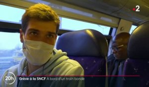 Grève à la SNCF : Découvrez les images surréalistes tournées dans un train bondé entre Paris et Le Mans diffusées dans le 20h de France 2