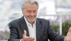 Alain Delon : le visage d'Hiromi, sa nouvelle compagne, dévoilé