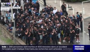 Ajaccio-OM: les supporters marseillais escortés par la police sur le chemin du retour, au lendemain d'un match marqué par des violences