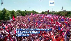 Pologne : 500 000 personnes manifestent contre le gouvernement à Varsovie