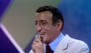 Tony Bennett - The Lady's In Love With You