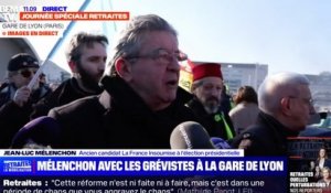 Jean-Luc Mélenchon demande aux grévistes de baisser le son en pleine manifestation : “Il faut que je hurle !”