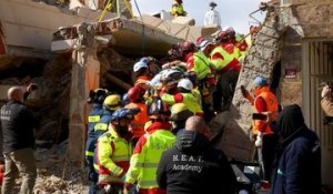 Séisme en Turquie : une femme sauvée après plus de 100 heures sous les décombres