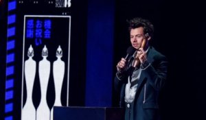 Harry Styles aux Brit Awards : il répond aux critiques sur son statut de « privilégié »