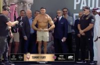 Jake Paul v Tommy Fury - Les deux boxeurs se chauffent pendant la pesée