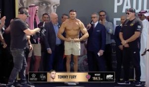 Jake Paul v Tommy Fury - Les deux boxeurs se chauffent pendant la pesée