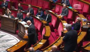 Tollé à l'Assemblée Nationale quand le Ministre Éric Dupond-Moretti confirme avoir fait "deux bras d'honneur dans l'hémicycle" -  Les députés du Rassemblement National et des Républicains quittent l’hémicycle