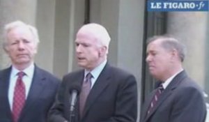 McCain sur l'Irak, la Maison-Blanche, le Tibet et Sarkozy