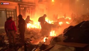 Manifestations : un immeuble incendié à Paris