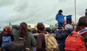 "On est l'eau" : la chanson engagée des anti-bassines à Vanzay