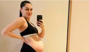 Jessie J pose nue enceinte pour immortaliser son ventre rond
