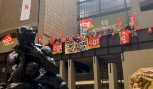 Banderoles et concert de casseroles : des militants CGT ont envahi le musée d'Orsay à Paris