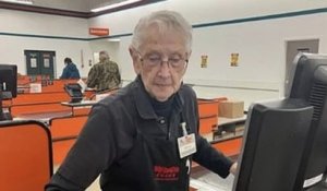 À 91 ans, cette employée de supermarché récolte plus de 65 000 dollars grâce à la solidarité des internautes et prend enfin sa retraite