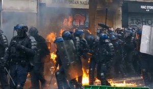 Manif du 1er Mai à Paris : un policier touché par un cocktail molotov