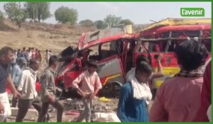 Inde : au moins 21 morts après la chute d'un bus sur un pont à Khargone