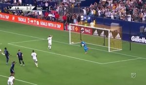 Chicharito a voulu régaler avec les LA Galaxy mais sa panenka est complètement ratée