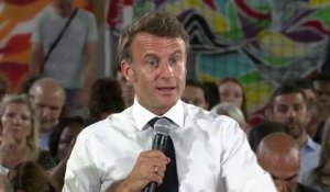 Emmanuel Macron à Marseille: "On va développer, dans plusieurs des quartiers, des classes prépa"