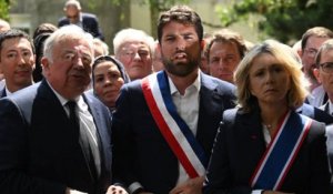 Les élus réunis avec Vincent Jeanbrun, le maire de L'Haÿ-les-Roses visé par une attaque