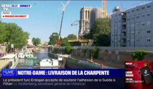 Les charpentes de Notre-Dame de Paris arrivent sur le chantier par la Seine