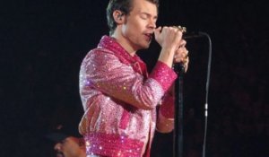 Harry Styles : en concert à Vienne, il reçoit un objet non identifié dans le visage