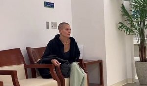 En larmes et le crâne rasé, l'influenceuse Caroline Receveur révèle dans une vidéo être touchée par un "cancer du sein agressif" et suivre une chimiothérapie