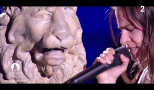 Christine and The Queens se dénude sur France 2 lors du concert Paris 2024 (VIDEO)