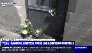 Homme tué lors des fêtes de Bayonne: des fleurs et des bougies déposées au pied de la porte de Patrice, 46 ans