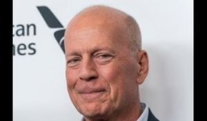 Bruce Willis apparaît avec une dent manquante le jour de son anniversaire - Les fans le voient met