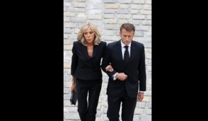 Brigitte Macron digne et d'une sobre grande élégance au côté d'Emmanuel Macron pour rendre un bel