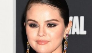 Selena Gomez dément que ‘Single Soon’ parle de The Weeknd