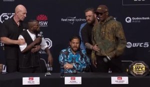 UFC 293 - L'échange très tendu entre Kape et Adesanya en pleine conférence de presse